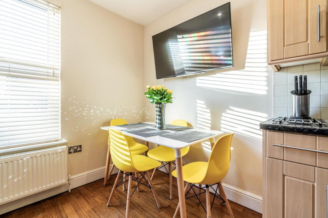 One Bedroom Flat In Bush Hill Park Enfield Exterior photo
