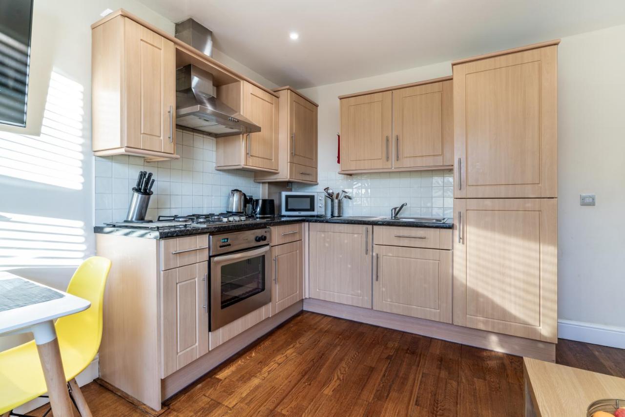 One Bedroom Flat In Bush Hill Park Enfield Exterior photo