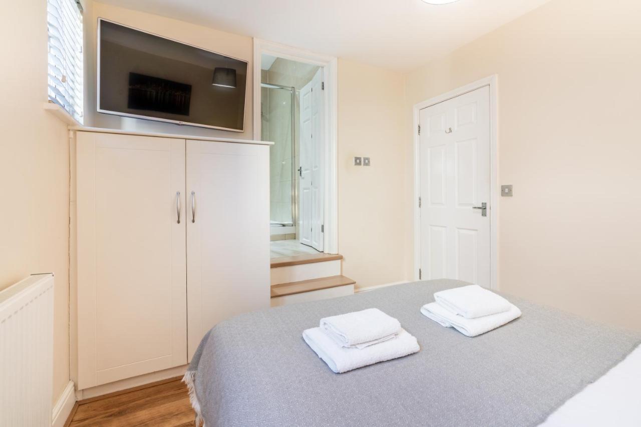 One Bedroom Flat In Bush Hill Park Enfield Exterior photo